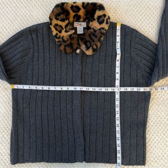 VTG Y2K SML Sweater Grey Ramie Blend Leopard Faux Collar Snap Front Flaw SZ L - Picture 4 of 11